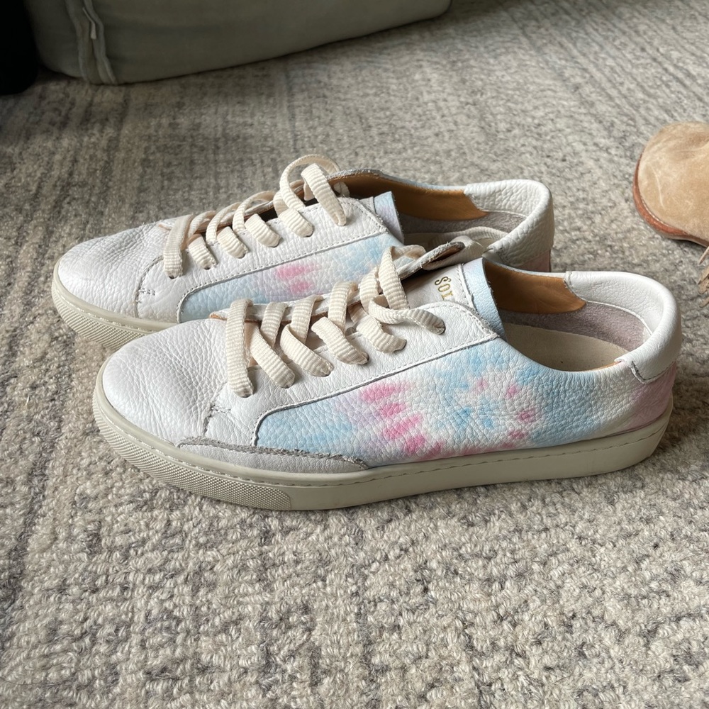 Women’s Soludos Leather sneakers size 7.5